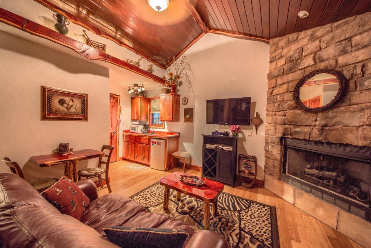Вилла Cedar Bliss Cabin Фредериксберг Экстерьер фото