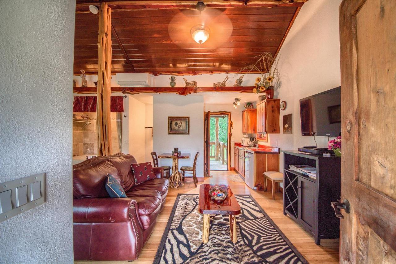 Вилла Cedar Bliss Cabin Фредериксберг Экстерьер фото